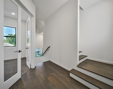 815 W 17th Street - Photo Thumbnail 23