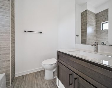815 W 17th Street - Photo Thumbnail 30