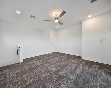 815 W 17th Street - Photo Thumbnail 32
