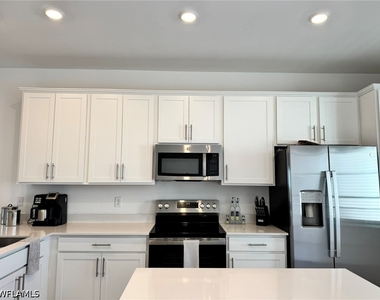 15275 Green Acres Avenue - Photo Thumbnail 6