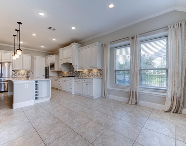 19403 Trinity River Drive - Photo Thumbnail 4