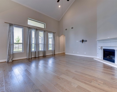 19403 Trinity River Drive - Photo Thumbnail 3