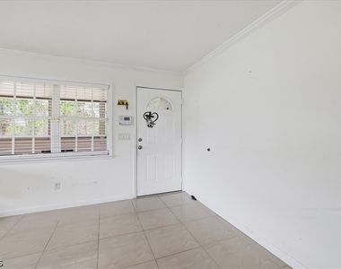 1108 Truman Avenue - Photo Thumbnail 6