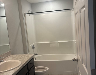 1143 Nw 4th Place - Photo Thumbnail 6