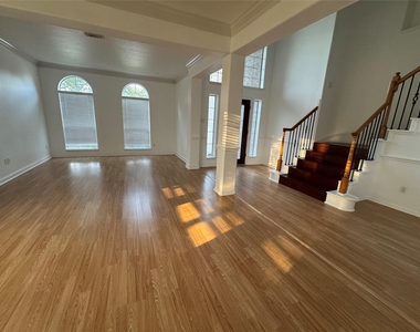6311 Auburn Terrace Court - Photo Thumbnail 5