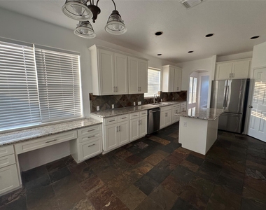 6311 Auburn Terrace Court - Photo Thumbnail 8