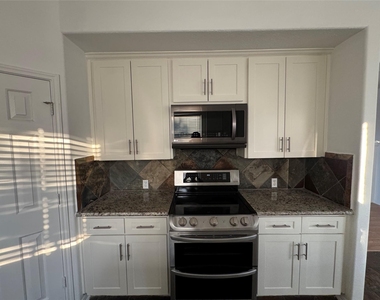 6311 Auburn Terrace Court - Photo Thumbnail 9