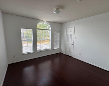 6311 Auburn Terrace Court - Photo Thumbnail 18