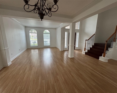 6311 Auburn Terrace Court - Photo Thumbnail 3