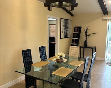 519 Se 20th Court - Photo Thumbnail 3