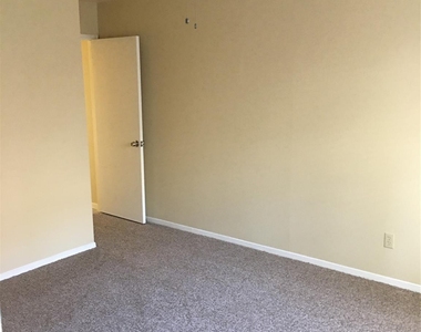 4331 Smooth Oak Lane - Photo Thumbnail 6