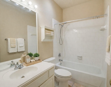 18422 Auburn Woods Drive - Photo Thumbnail 11
