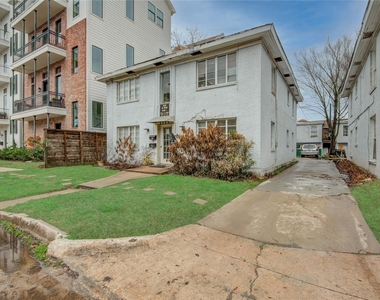 1828 W Main Street - Photo Thumbnail 3