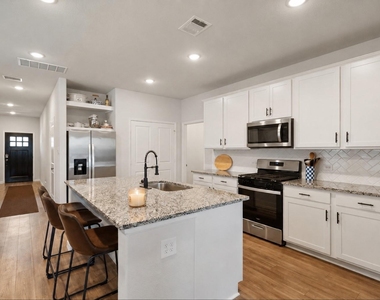 8015 Peppercorn Street - Photo Thumbnail 7