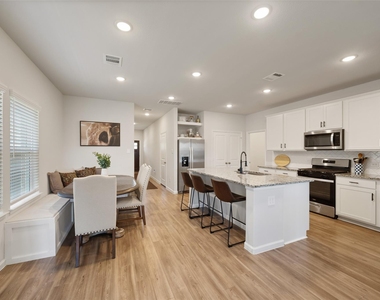 8015 Peppercorn Street - Photo Thumbnail 6