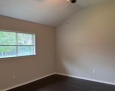 19530 Gladewater Drive - Photo Thumbnail 4
