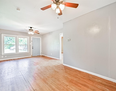 1007 Plum Street - Photo Thumbnail 3