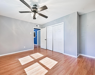 1007 Plum Street - Photo Thumbnail 13