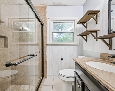 1007 Plum Street - Photo Thumbnail 7
