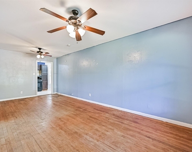1007 Plum Street - Photo Thumbnail 2