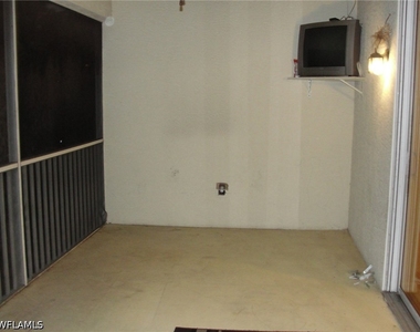 1295 Henley Street - Photo Thumbnail 17