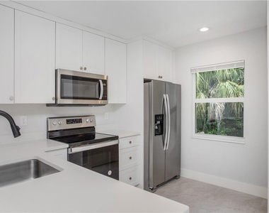 27304 Dortch Avenue - Photo Thumbnail 7