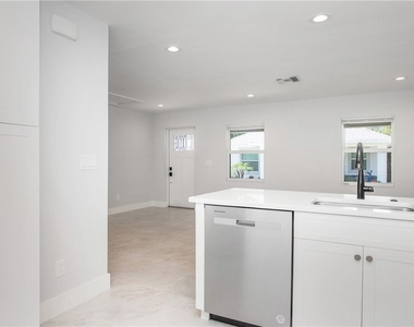 27304 Dortch Avenue - Photo Thumbnail 8