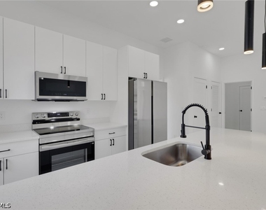 3315 Sunshine Boulevard N - Photo Thumbnail 11