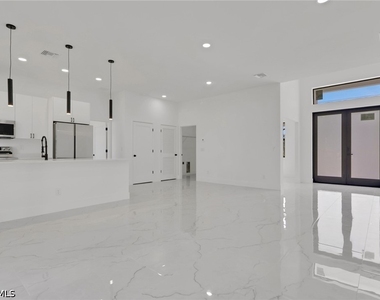 3315 Sunshine Boulevard N - Photo Thumbnail 4