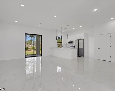 3315 Sunshine Boulevard N - Photo Thumbnail 5