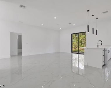3315 Sunshine Boulevard N - Photo Thumbnail 8