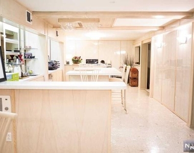 8 Markham - Photo Thumbnail 12