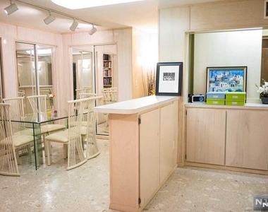 8 Markham - Photo Thumbnail 11