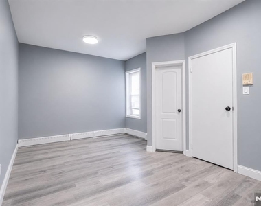 231 Palisade - Photo Thumbnail 1