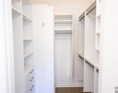 165 Roosevelt - Photo Thumbnail 17