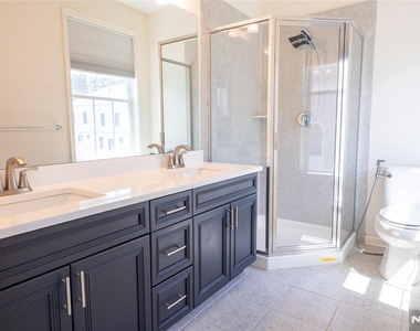 165 Roosevelt - Photo Thumbnail 16