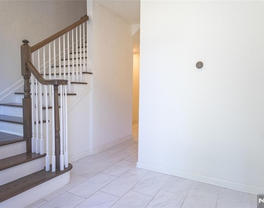 165 Roosevelt - Photo Thumbnail 4