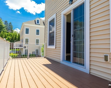 165 Roosevelt - Photo Thumbnail 13