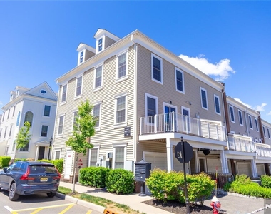 165 Roosevelt - Photo Thumbnail 2