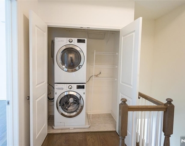 165 Roosevelt - Photo Thumbnail 14