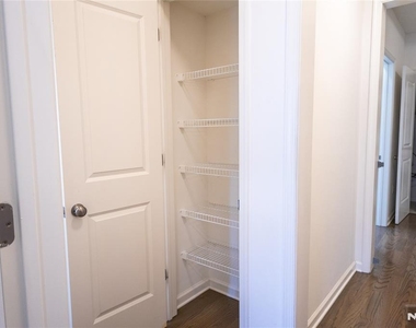 165 Roosevelt - Photo Thumbnail 23