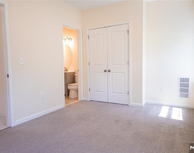 165 Roosevelt - Photo Thumbnail 3