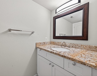 1114 Augusta Drive - Photo Thumbnail 9