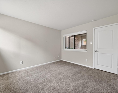 1114 Augusta Drive - Photo Thumbnail 7