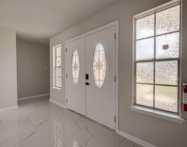 12055 Fairpoint Drive - Photo Thumbnail 6