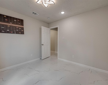 12055 Fairpoint Drive - Photo Thumbnail 18