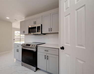 12055 Fairpoint Drive - Photo Thumbnail 35