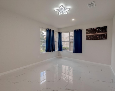 12055 Fairpoint Drive - Photo Thumbnail 24