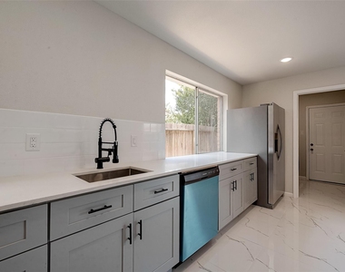 12055 Fairpoint Drive - Photo Thumbnail 37