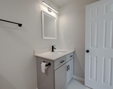 12055 Fairpoint Drive - Photo Thumbnail 29
